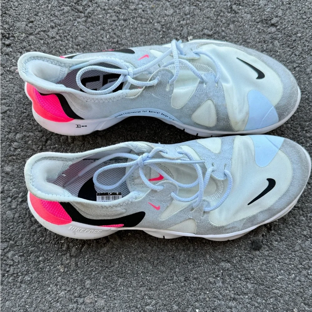 Nike Woman’s Sneakers - Picture 2 of 4